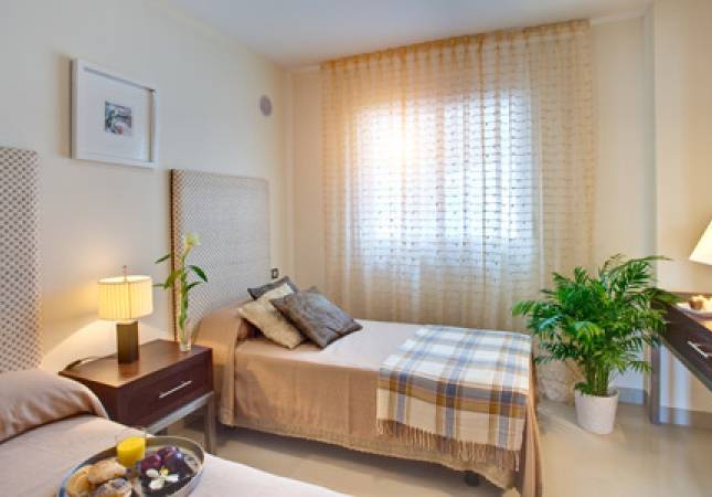 Las mejores habitaciones en Cortijo del Mar Resort. El entorno más romántico con nuestro Spa y Masaje en Malaga